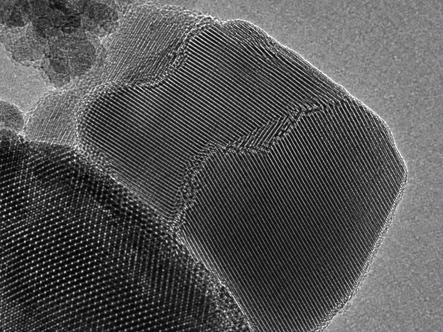 HRTEM lattice-fringe image showing crystalline structure in a nanomaterial